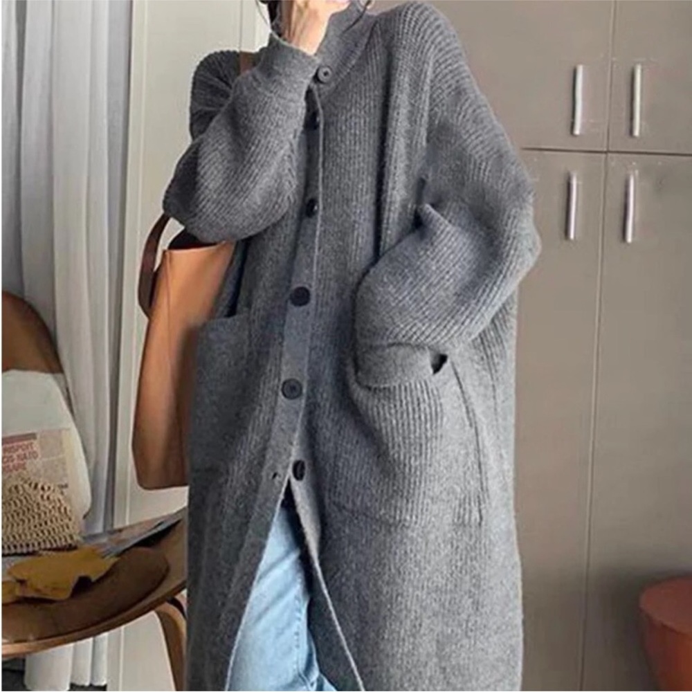 GORGEOUS Chunky Thick Long Oversized Below Knee Button Grey Cardigan Sweater.
